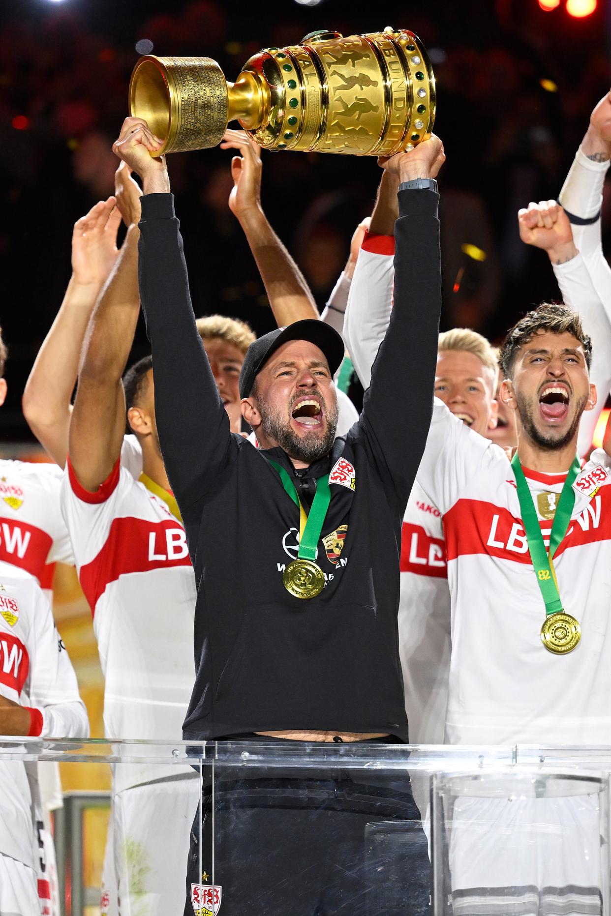 斯图加特力争主场胜利，为德甲保级立下决心的简单介绍