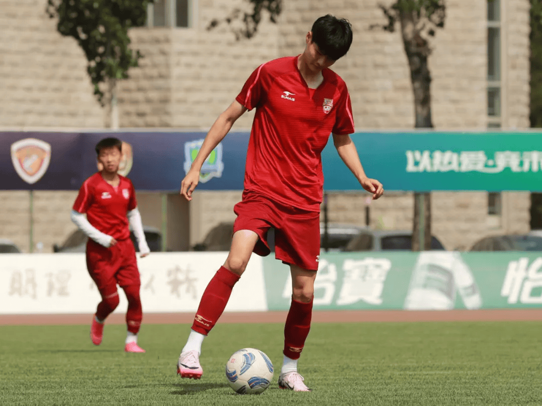 开云-包含国内顶尖足球联赛火爆展开，球员们为荣誉战斗的词条