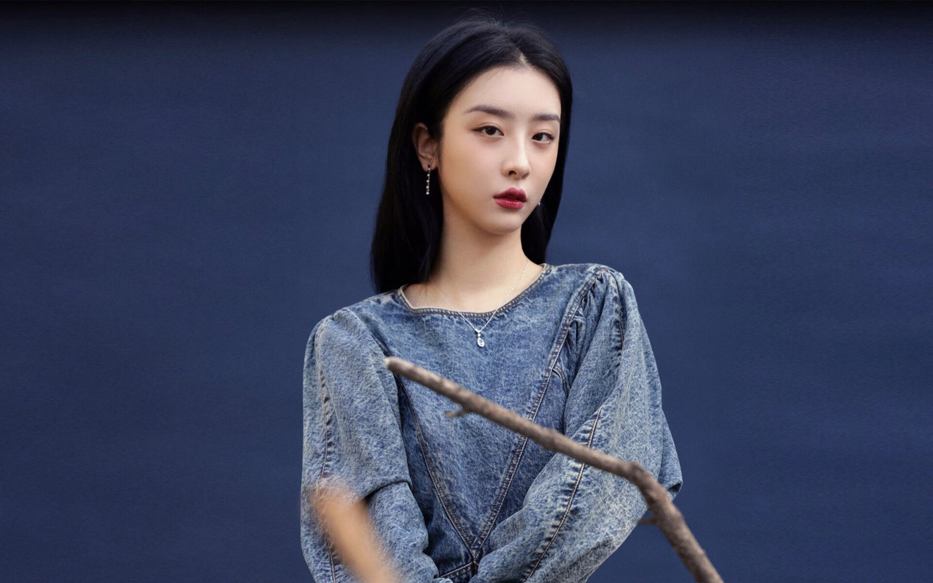 跨界奇迹,篮网险胜上海队,杰伦格林在F1揭幕战接管比赛