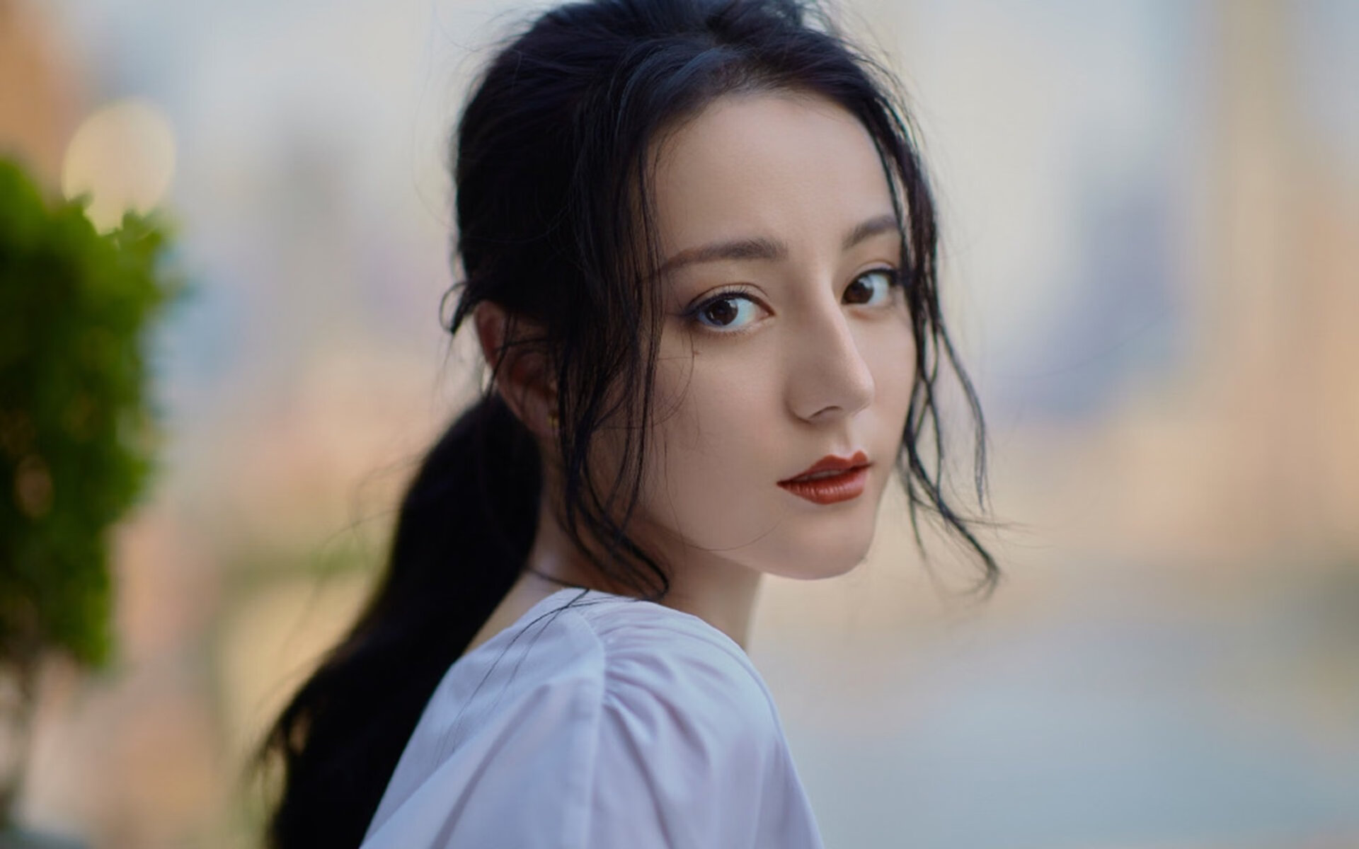 这不仅仅是一篇体育新闻，更像是一篇跨越联赛的寓言，或是一场虚构的战术推演